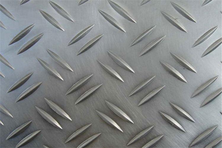 Épaisseur en aluminium du plat 1.5mm de bande de roulement deux de barre antidérapante de décoration